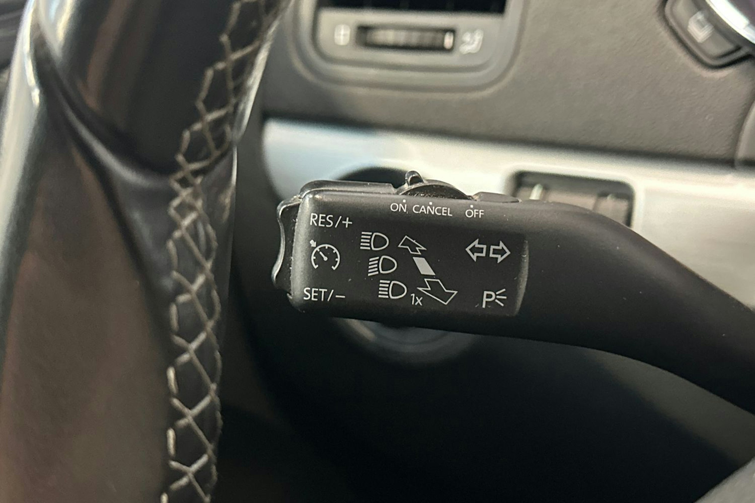 harmaa Skoda Yeti 2016 kuva 22.