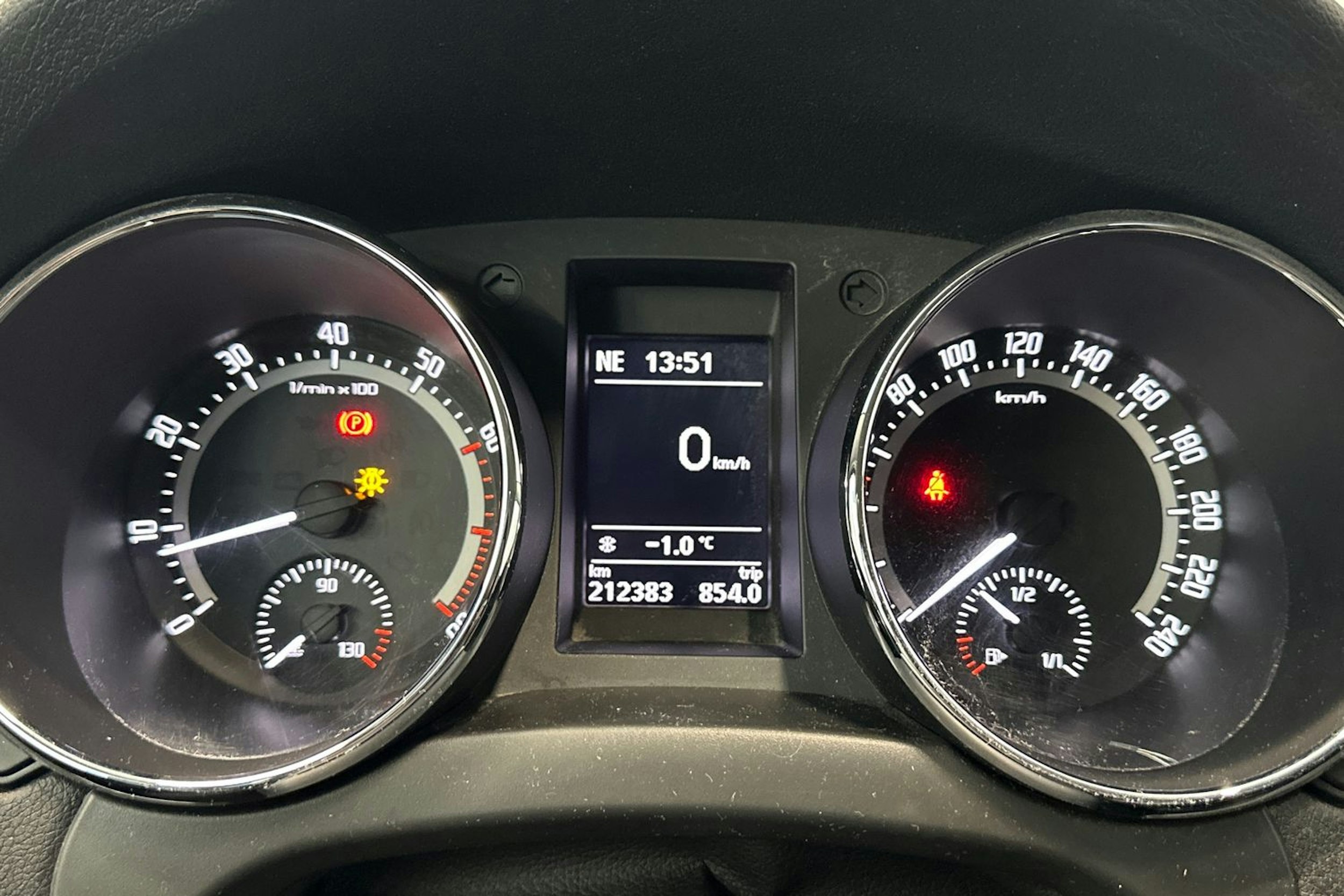 harmaa Skoda Yeti 2016 kuva 23.