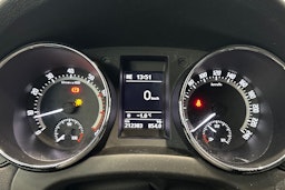 harmaa Skoda Yeti 2016 kuva 23.