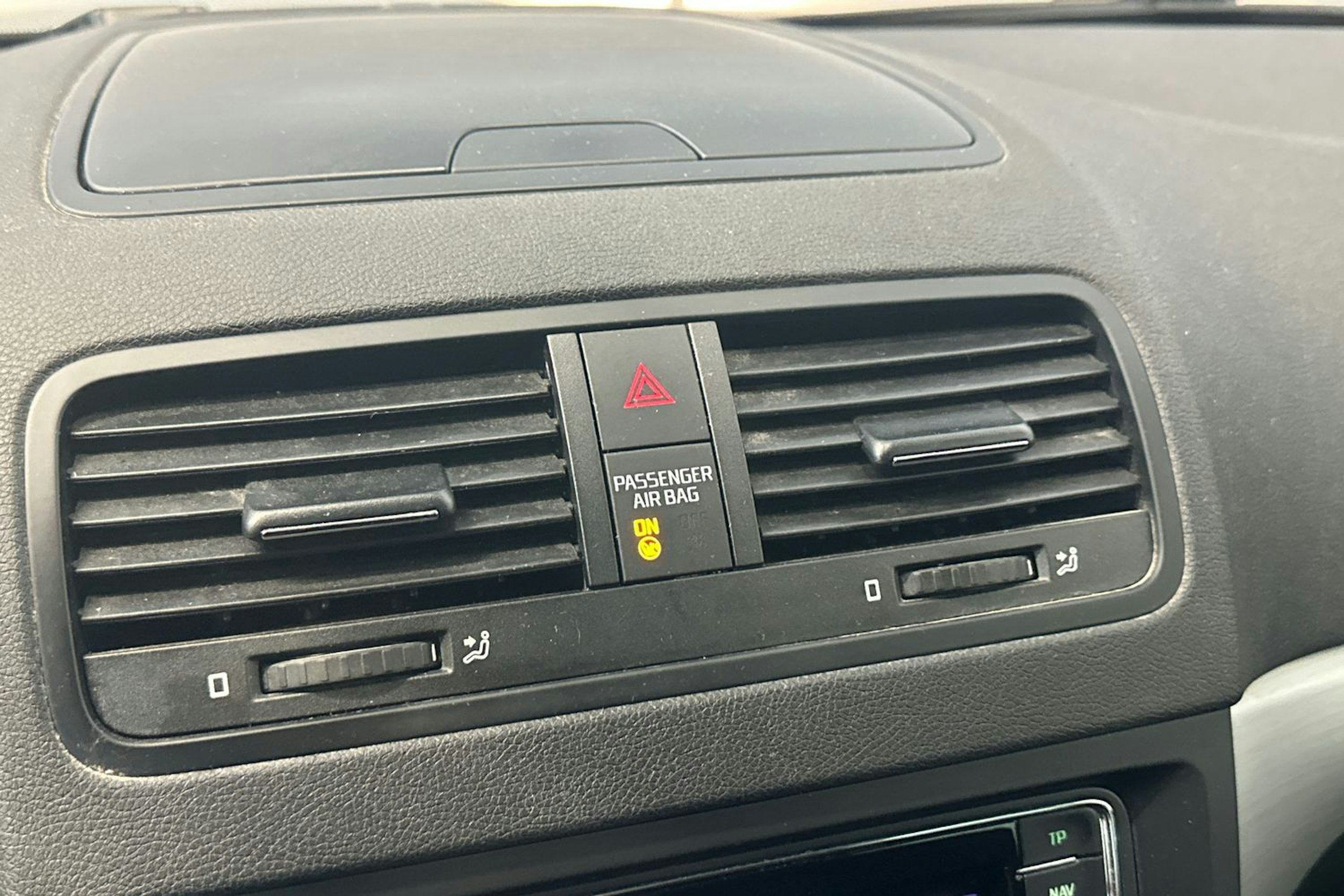 harmaa Skoda Yeti 2016 kuva 24.