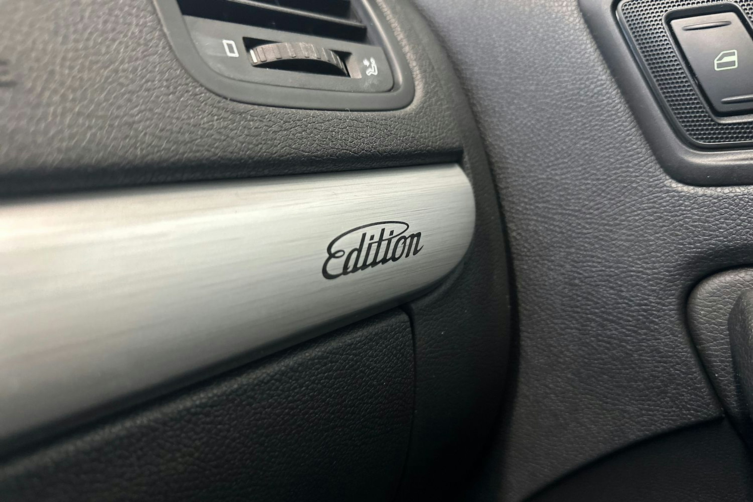 harmaa Skoda Yeti 2016 kuva 32.