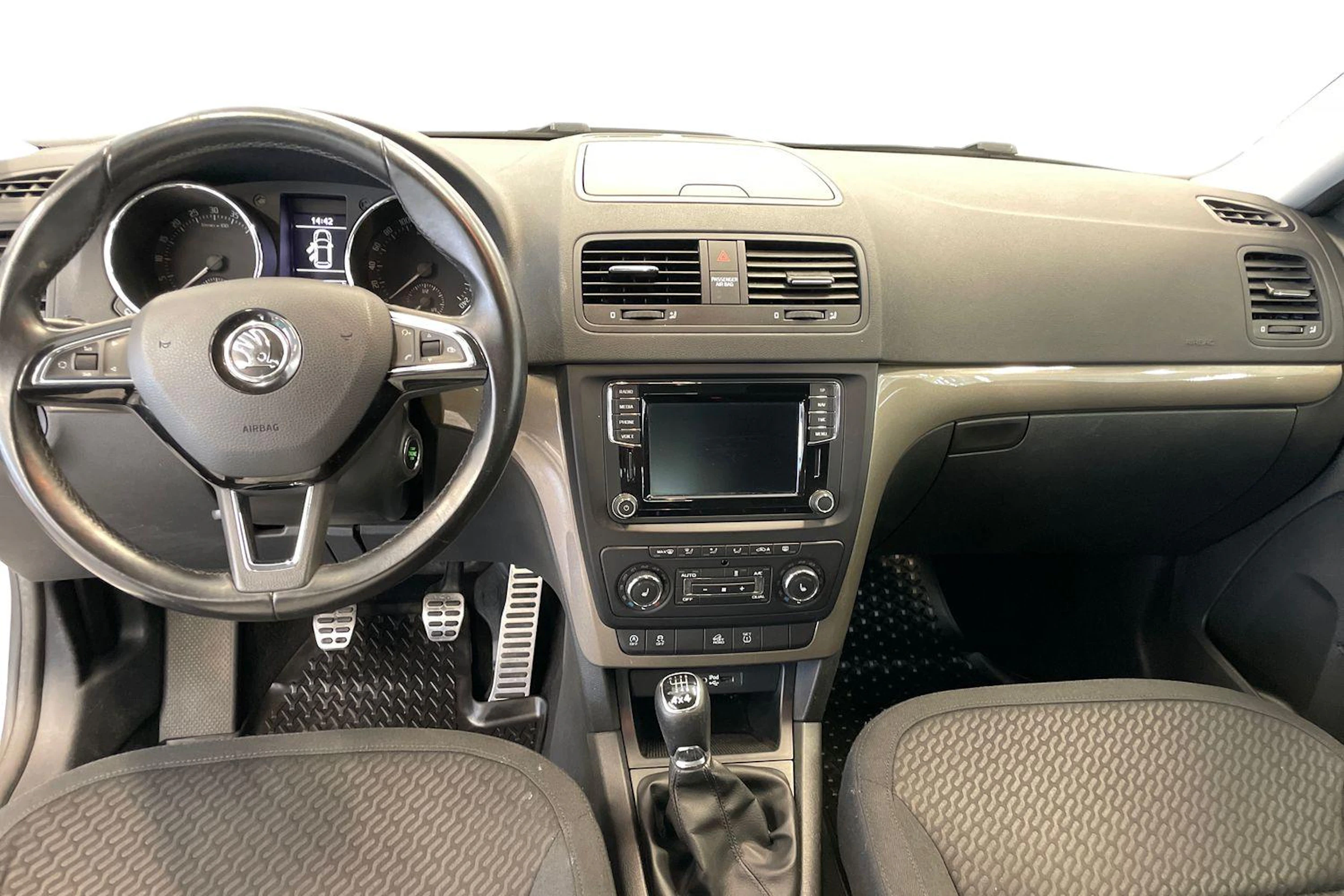 valkoinen Skoda Yeti 2016 kuva 10.
