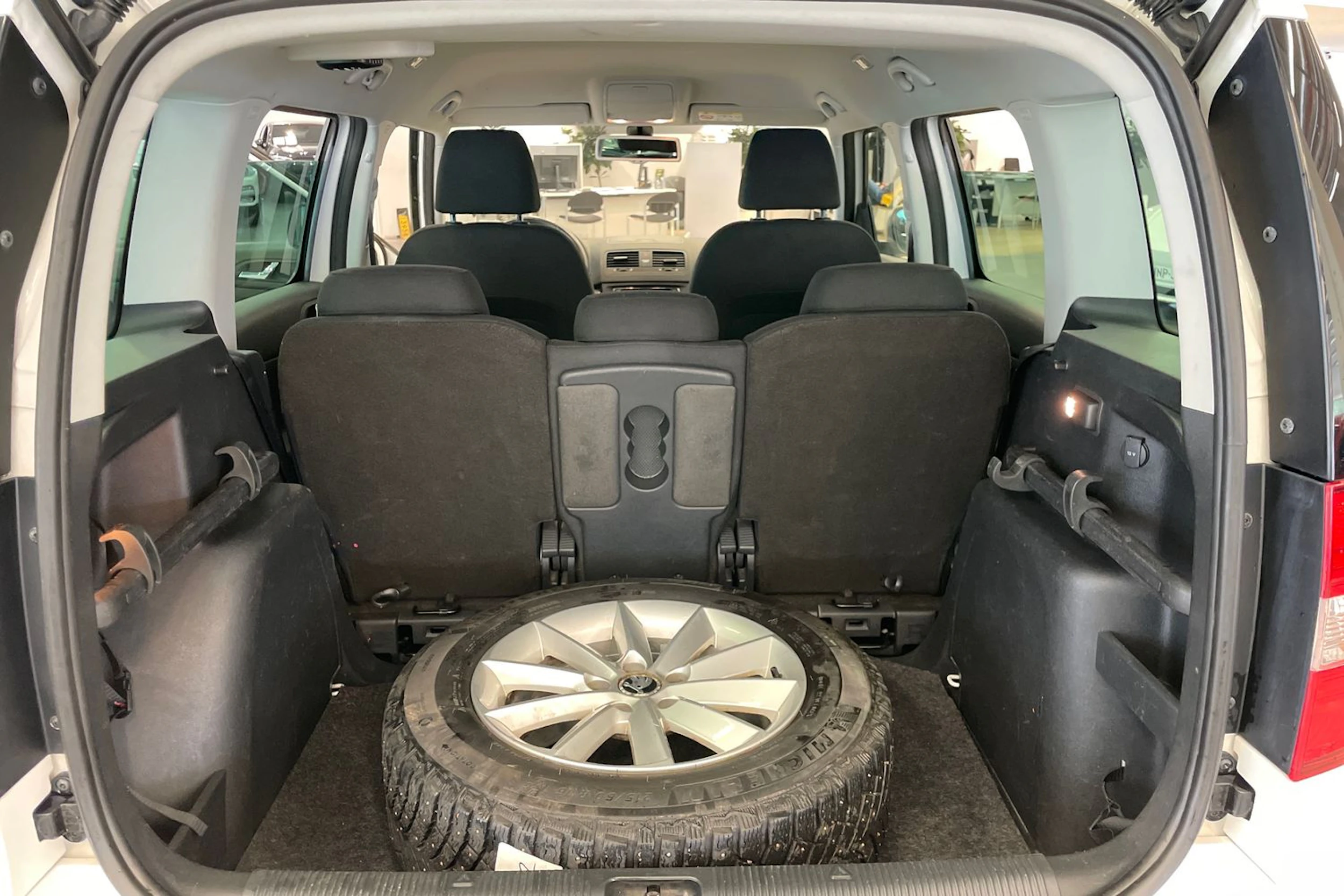 valkoinen Skoda Yeti 2016 kuva 15.