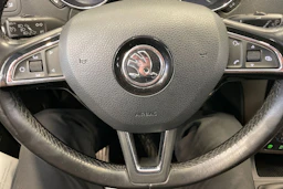 valkoinen Skoda Yeti 2016 kuva 22.