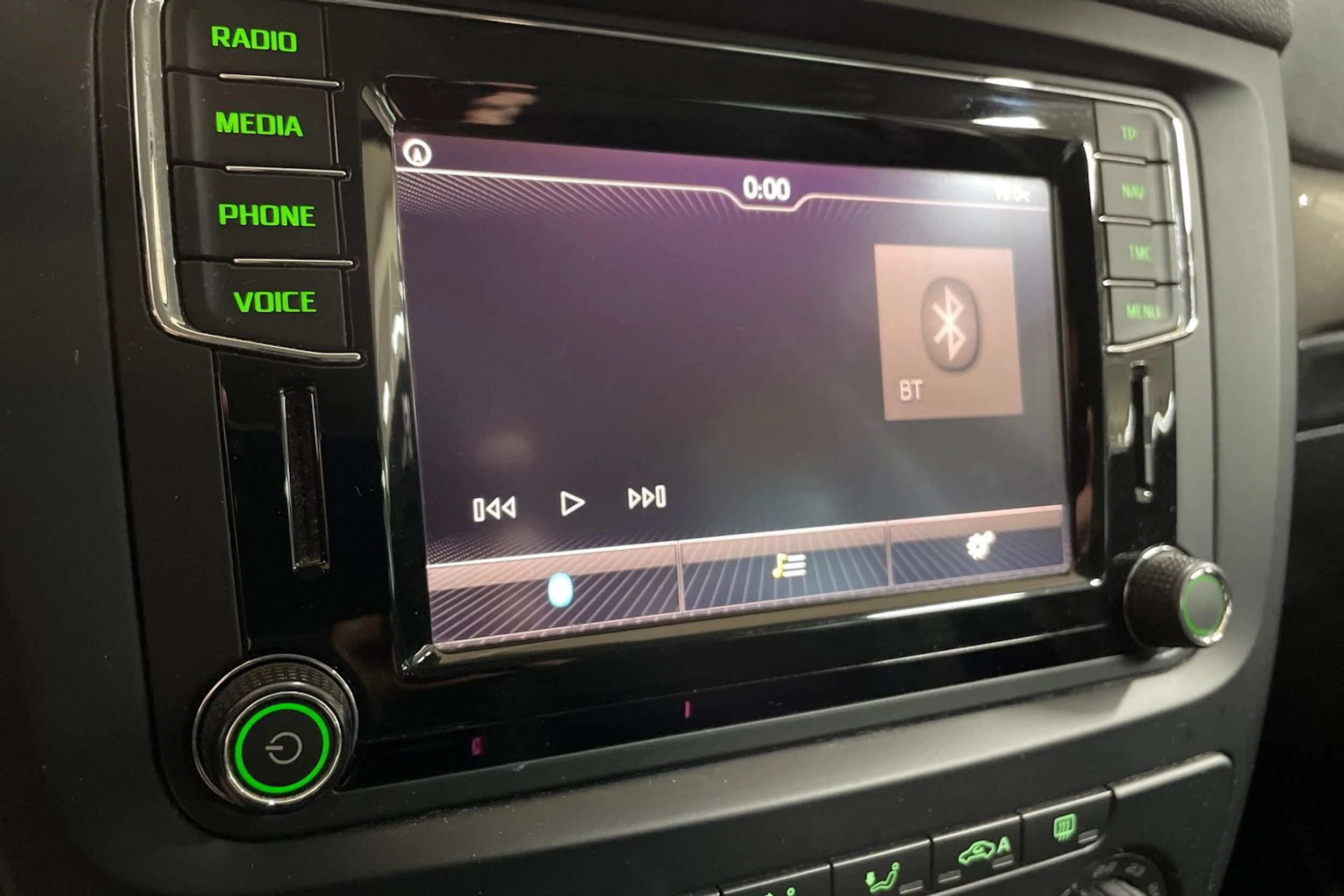 Vihreä Skoda Yeti 2016 kuva 13.