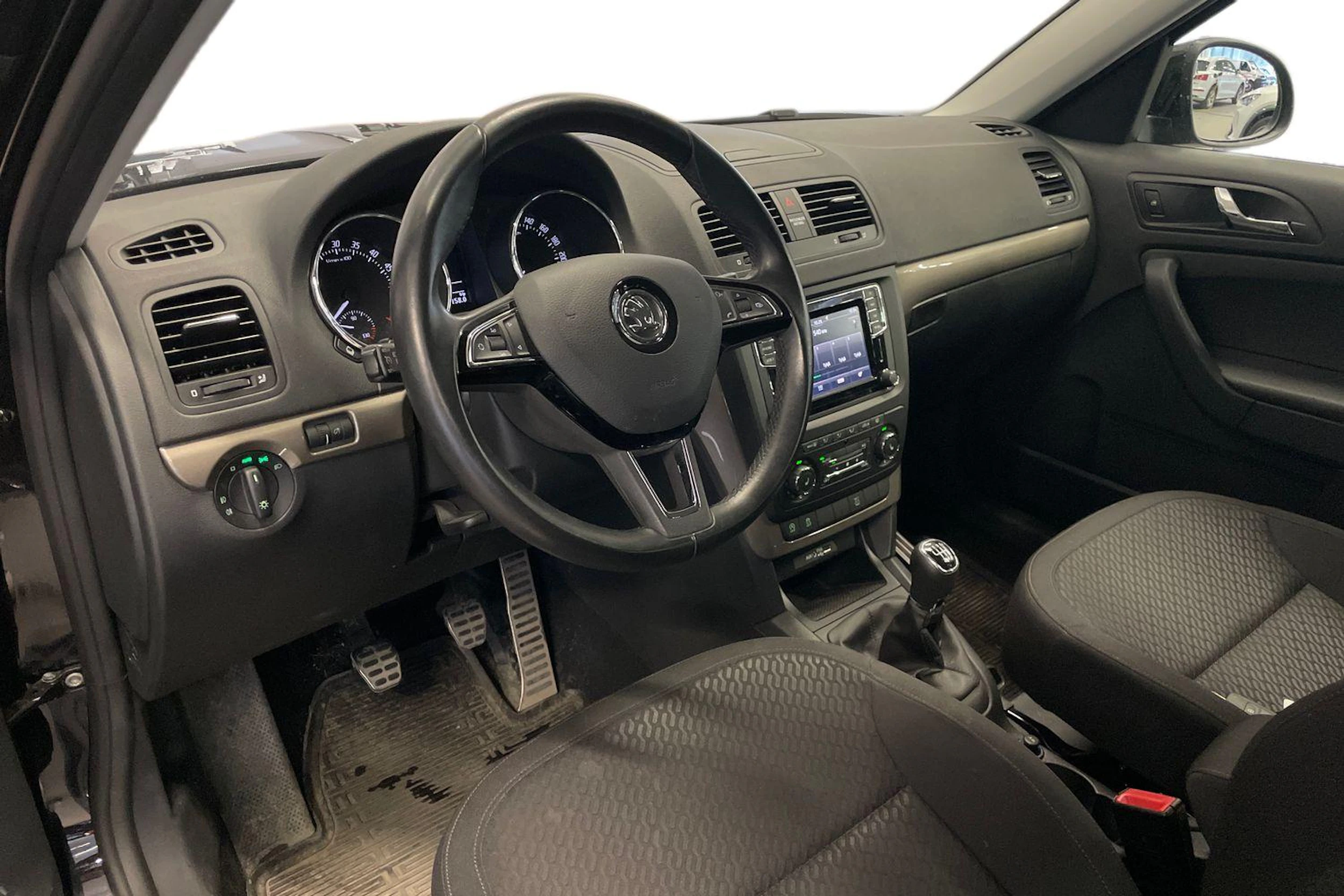 musta Skoda Yeti 2017 kuva 8.