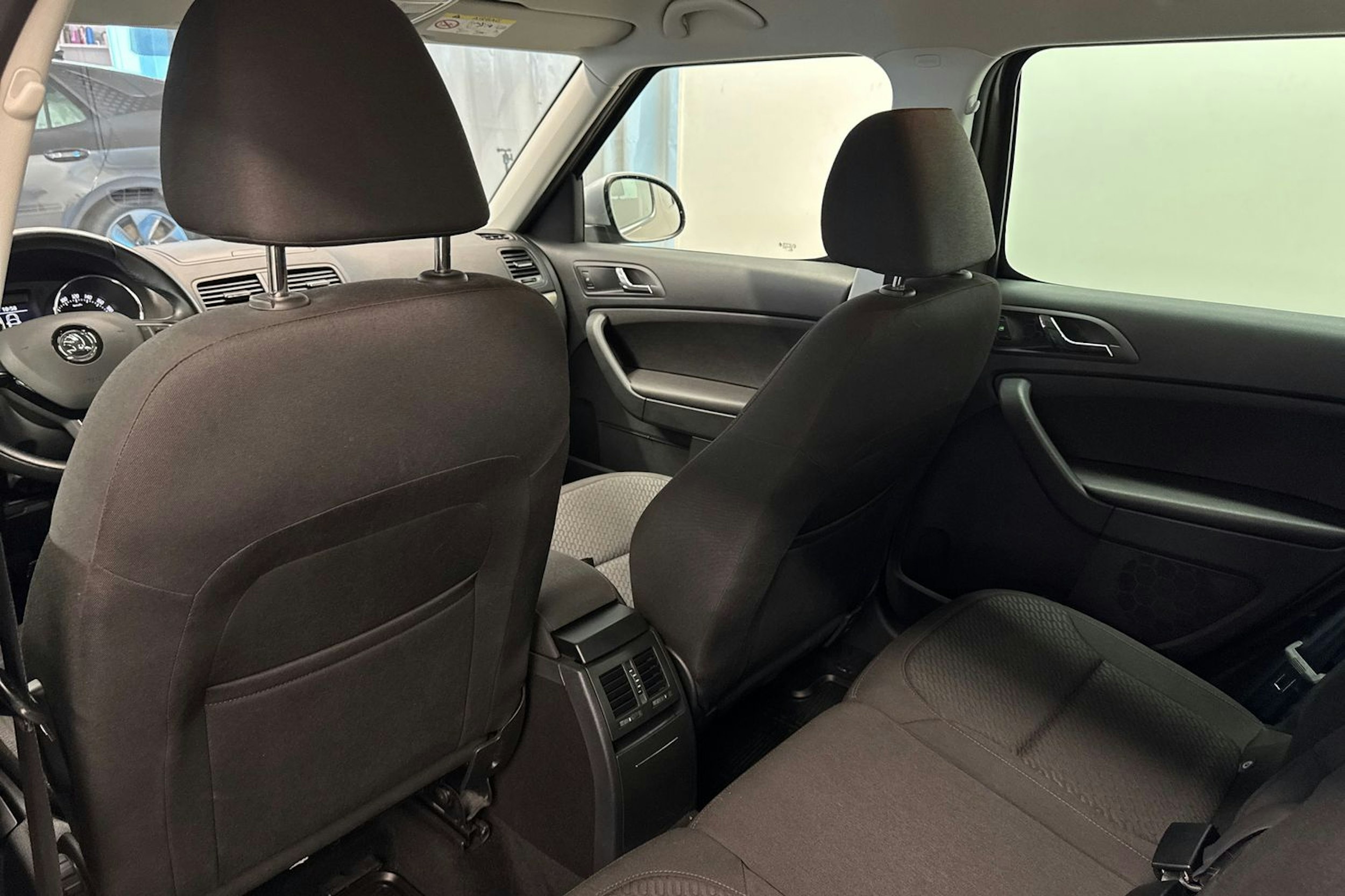 ruskea (beige) Skoda Yeti 2017 kuva 14.
