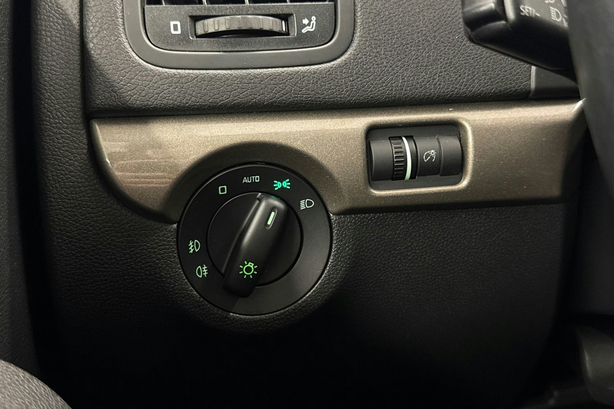 ruskea (beige) Skoda Yeti 2017 kuva 19.