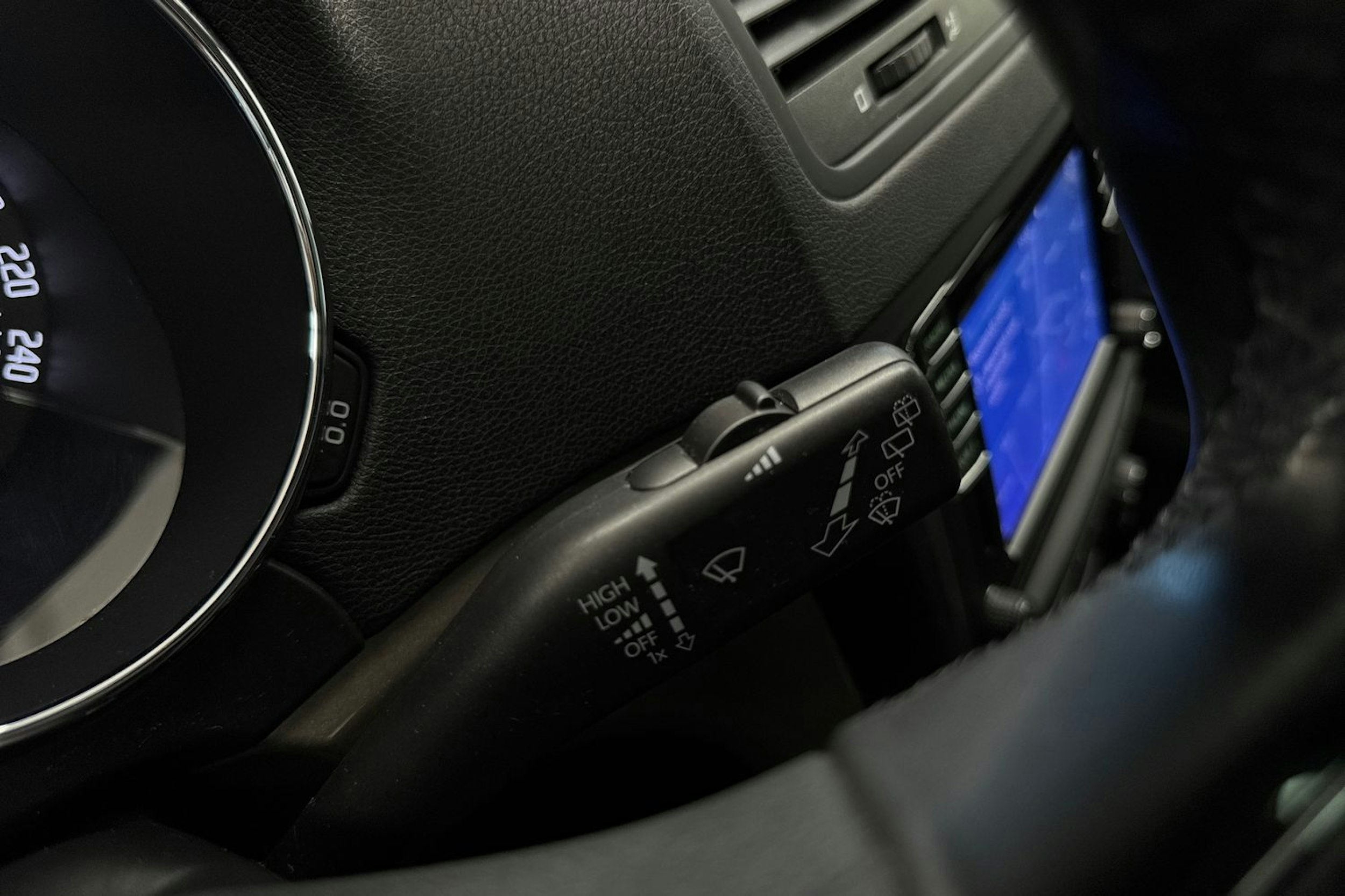 ruskea (beige) Skoda Yeti 2017 kuva 25.
