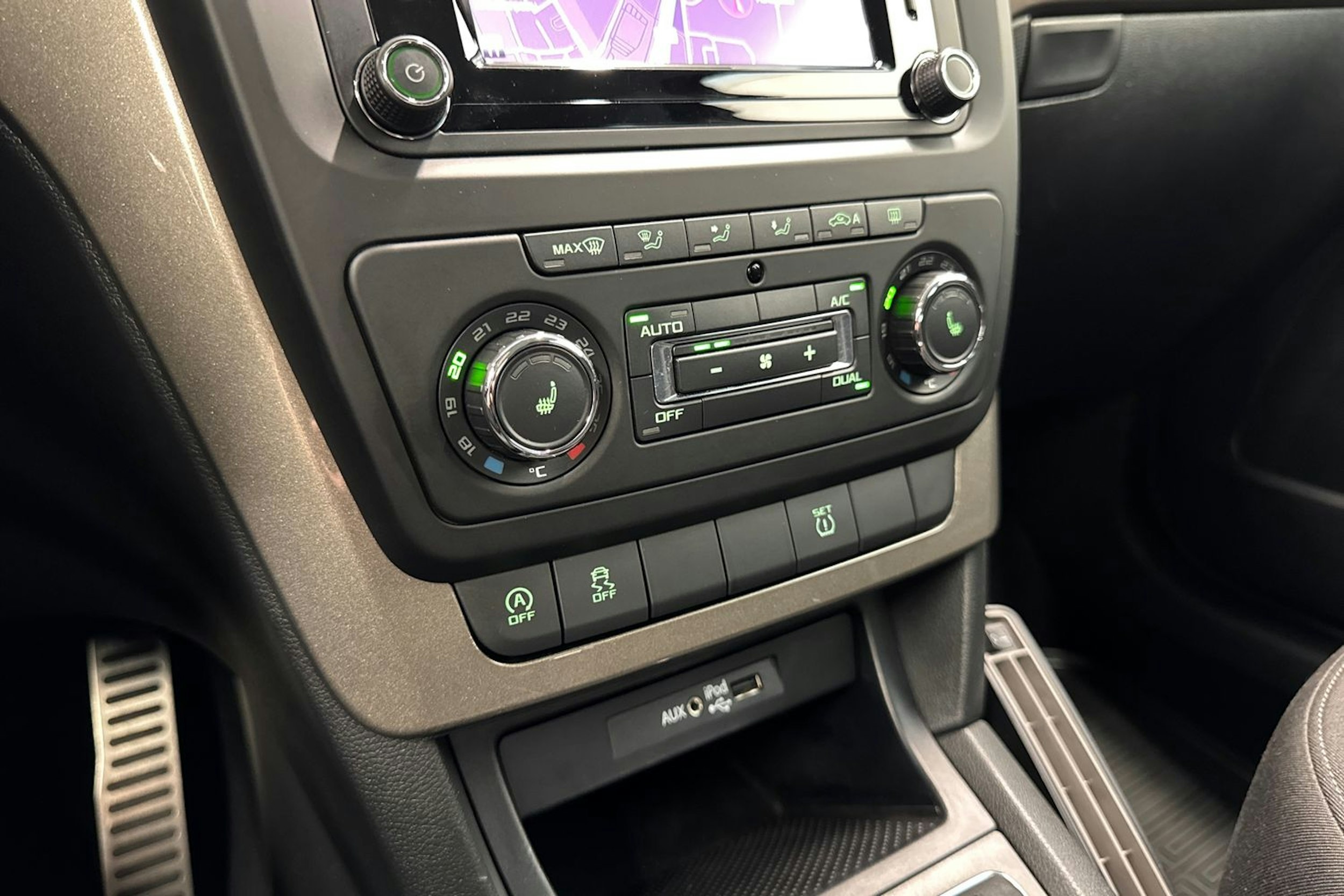 ruskea (beige) Skoda Yeti 2017 kuva 27.
