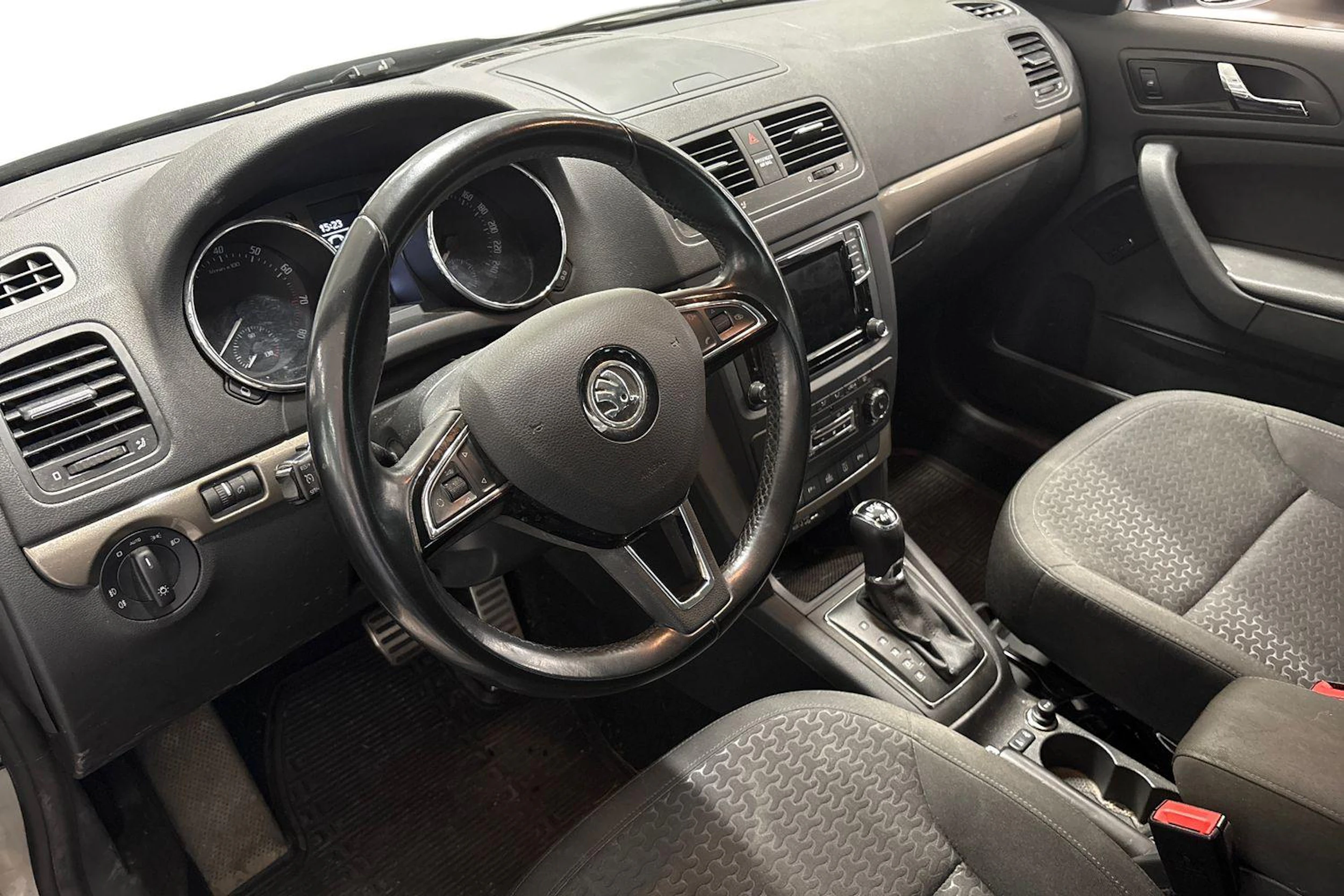 ruskea (beige) Skoda Yeti 2017 kuva 3.