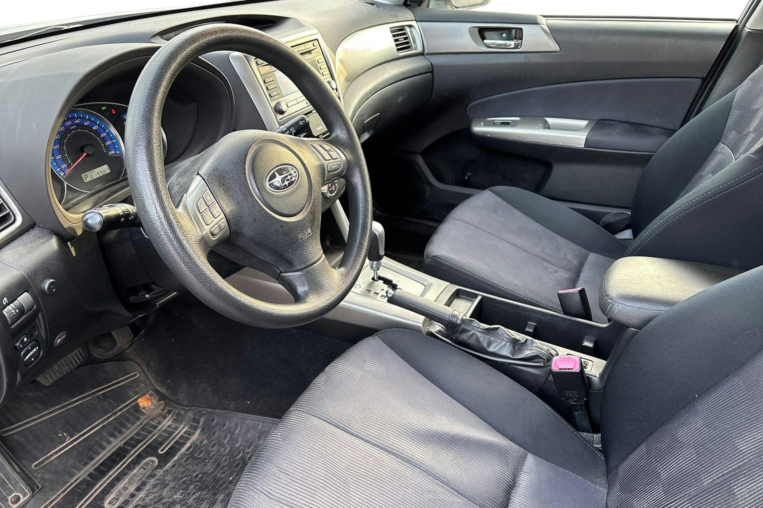 harmaa Subaru Forester 2008 kuva 3.