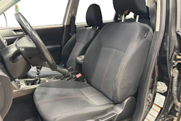 Musta Subaru Forester 2010 kuva 7.