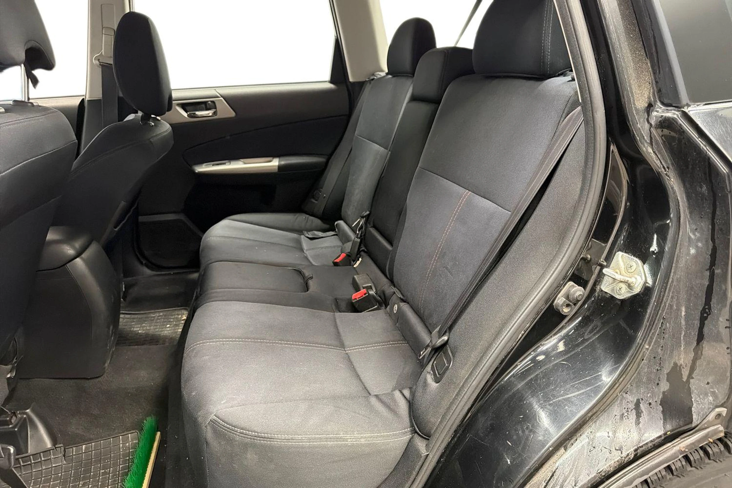 Musta Subaru Forester 2010 kuva 9.