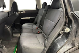 Musta Subaru Forester 2010 kuva 9.