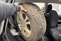 Musta Subaru Forester 2010 kuva 11.