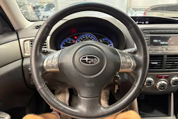 Musta Subaru Forester 2010 kuva 12.