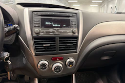 Musta Subaru Forester 2010 kuva 15.