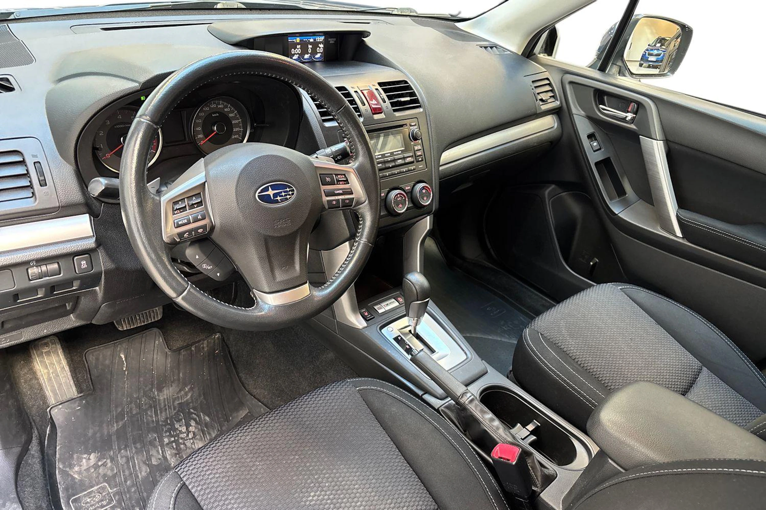 sininen Subaru Forester 2013 kuva 6.