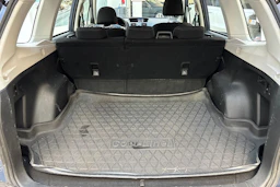 sininen Subaru Forester 2013 kuva 12.