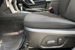 sininen Subaru Forester 2013 kuva 13.