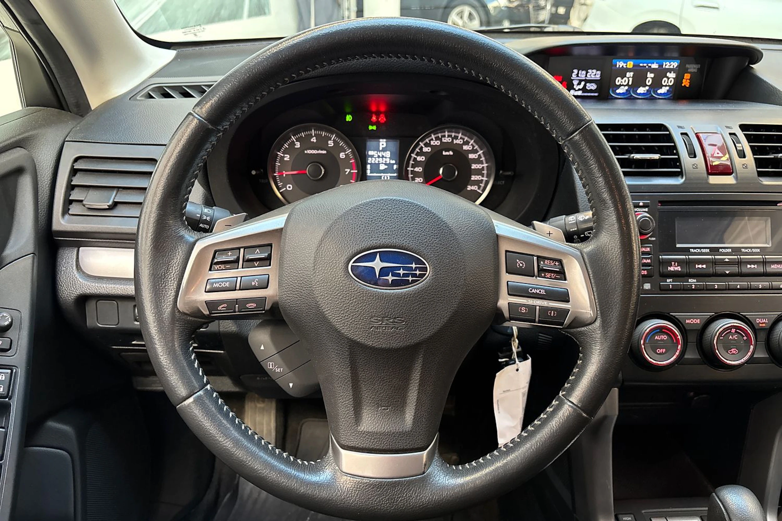 sininen Subaru Forester 2013 kuva 15.