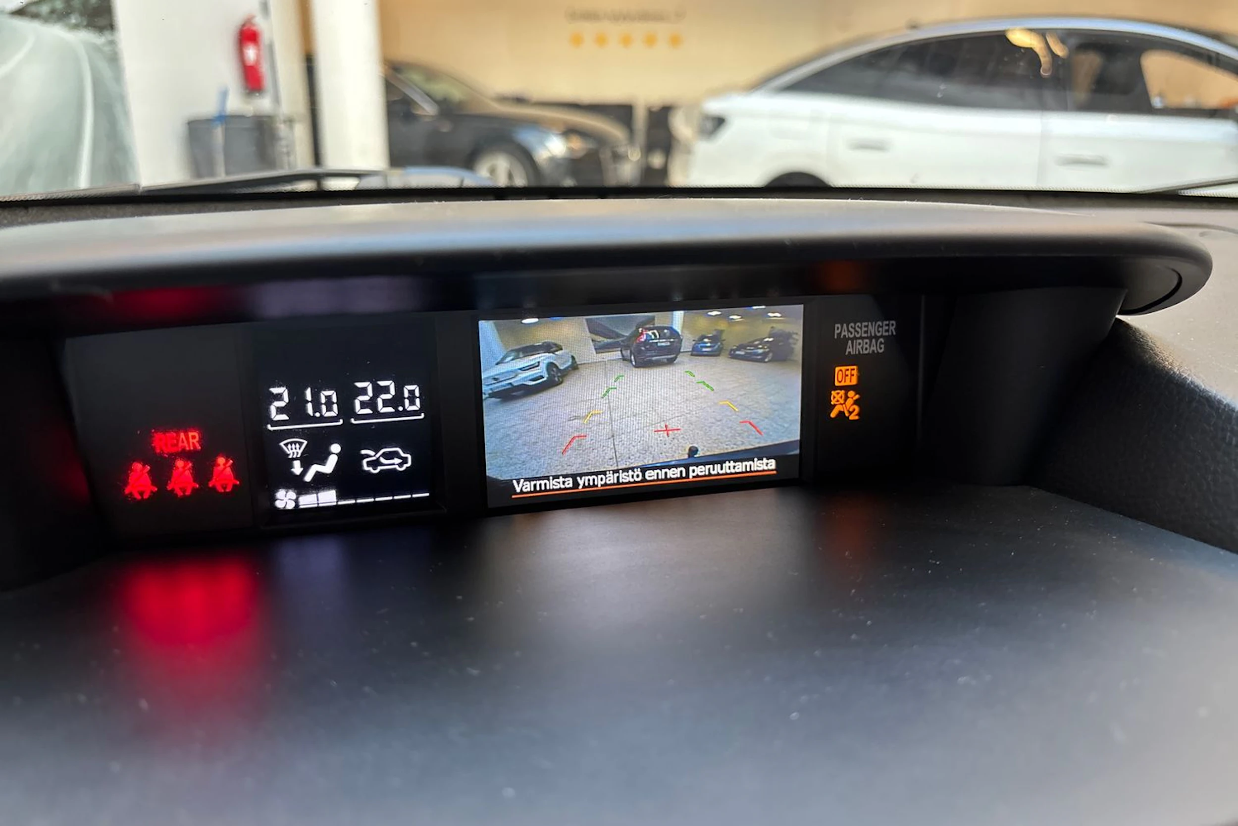 sininen Subaru Forester 2013 kuva 17.