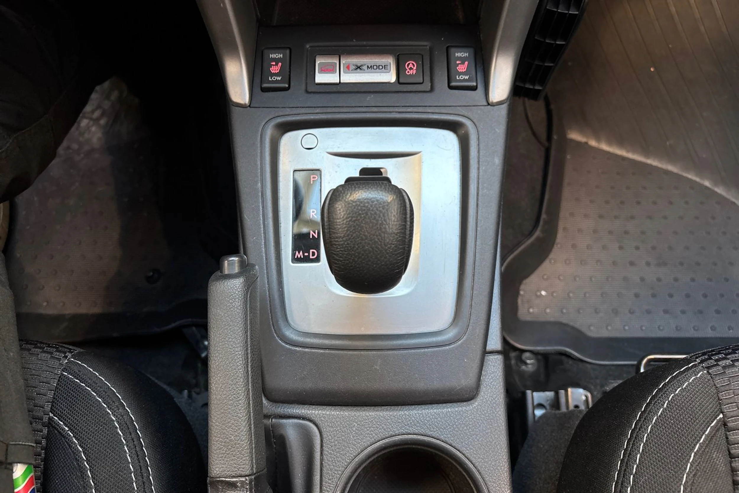 sininen Subaru Forester 2013 kuva 19.