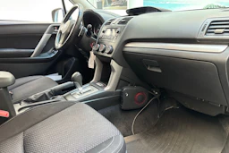 sininen Subaru Forester 2013 kuva 21.