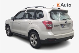 valkoinen Subaru Forester 2013 kuva 2.