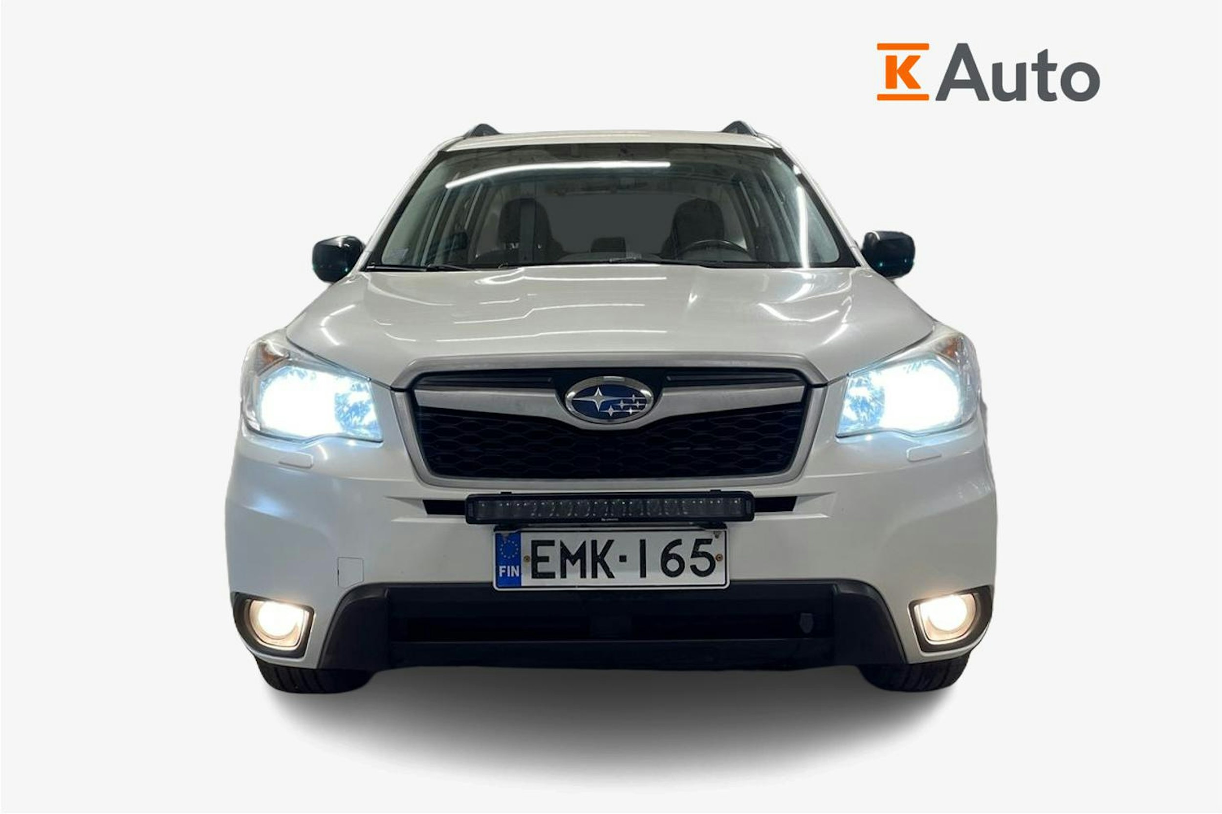 valkoinen Subaru Forester 2013 kuva 5.
