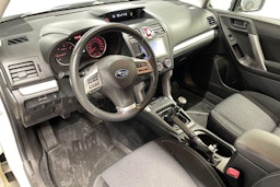 valkoinen Subaru Forester 2013 kuva 7.