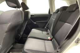 valkoinen Subaru Forester 2013 kuva 10.