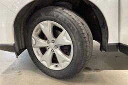 valkoinen Subaru Forester 2013 kuva 13.