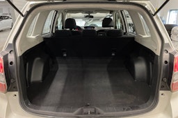 valkoinen Subaru Forester 2013 kuva 15.