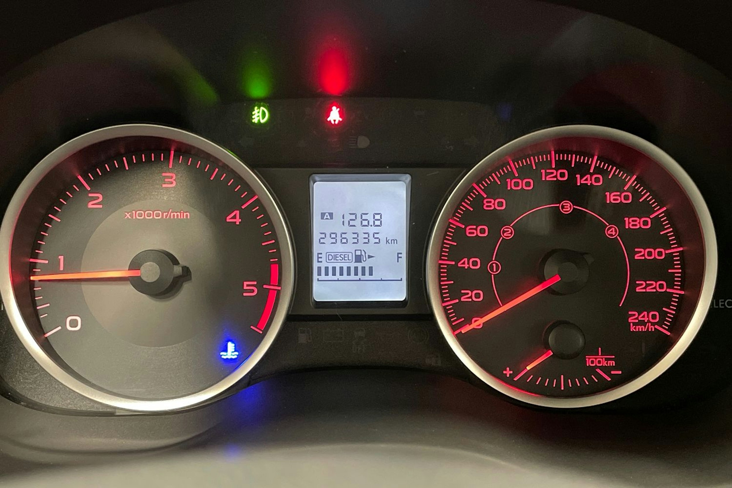 valkoinen Subaru Forester 2013 kuva 16.