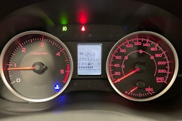 valkoinen Subaru Forester 2013 kuva 16.