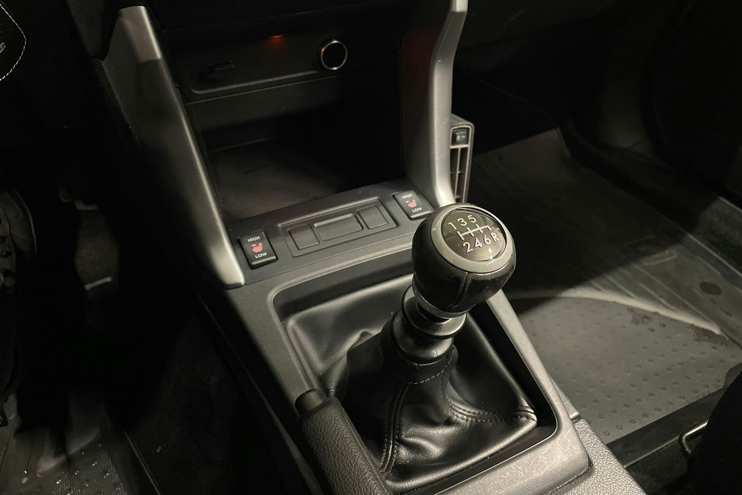 valkoinen Subaru Forester 2013 kuva 20.