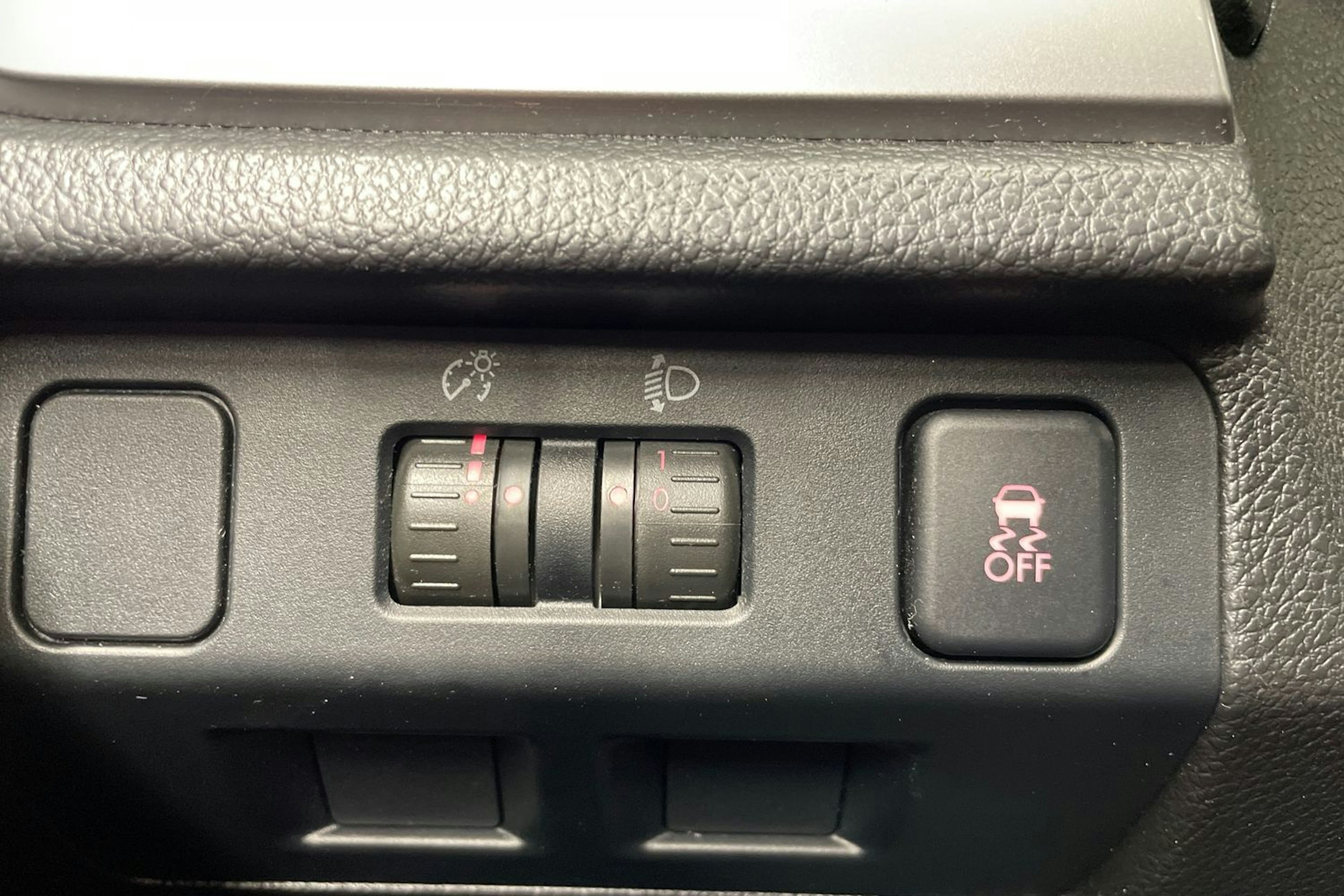 valkoinen Subaru Forester 2013 kuva 21.