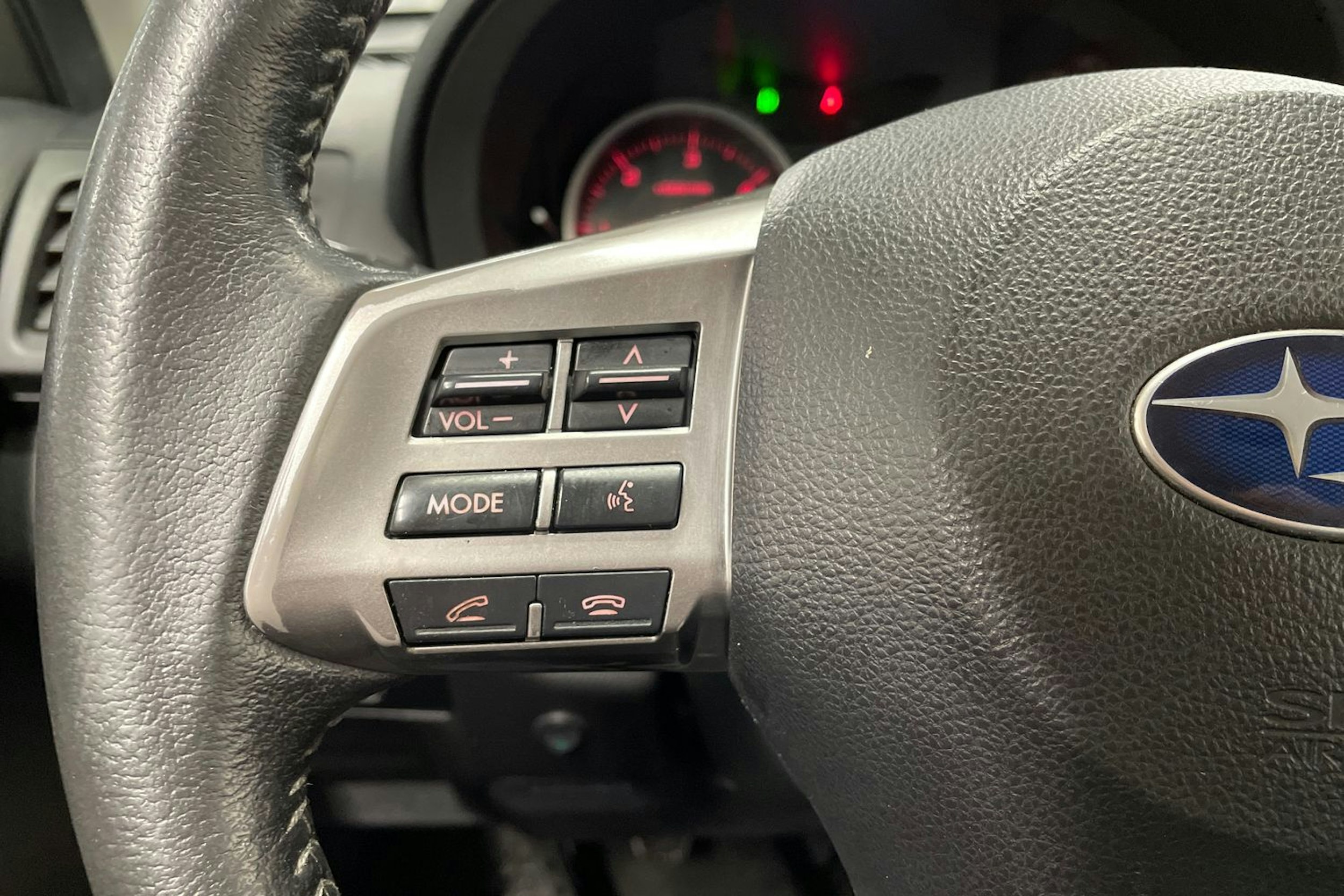 valkoinen Subaru Forester 2013 kuva 22.