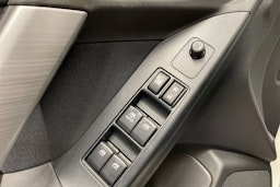 valkoinen Subaru Forester 2013 kuva 24.