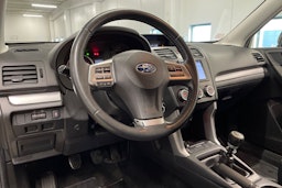 valkoinen Subaru Forester 2013 kuva 25.