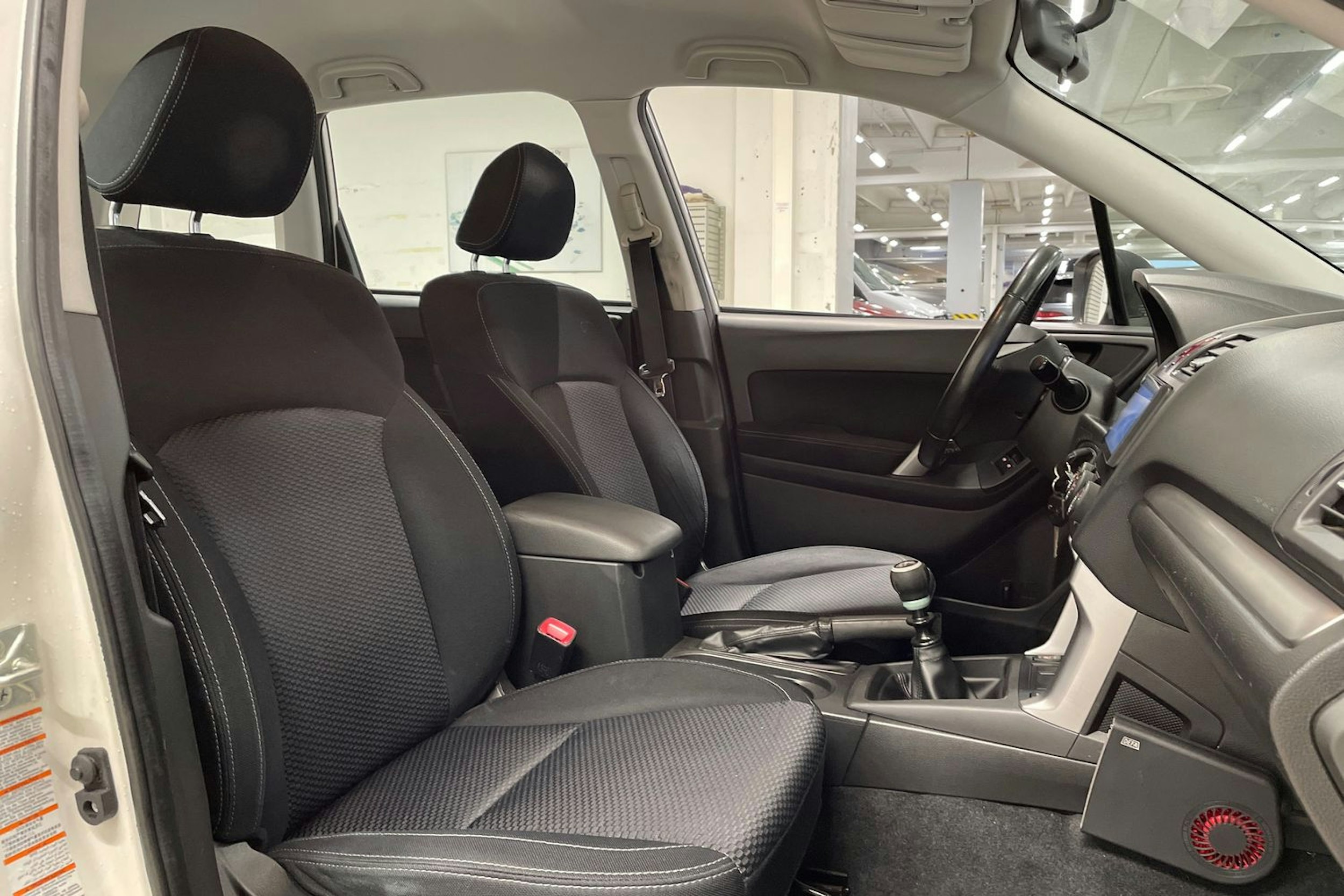 valkoinen Subaru Forester 2013 kuva 26.