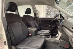 valkoinen Subaru Forester 2013 kuva 26.