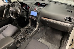 valkoinen Subaru Forester 2013 kuva 27.