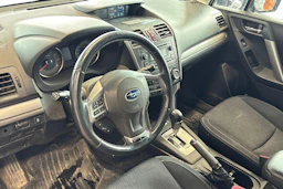 Musta Subaru Forester 2013 kuva 3.