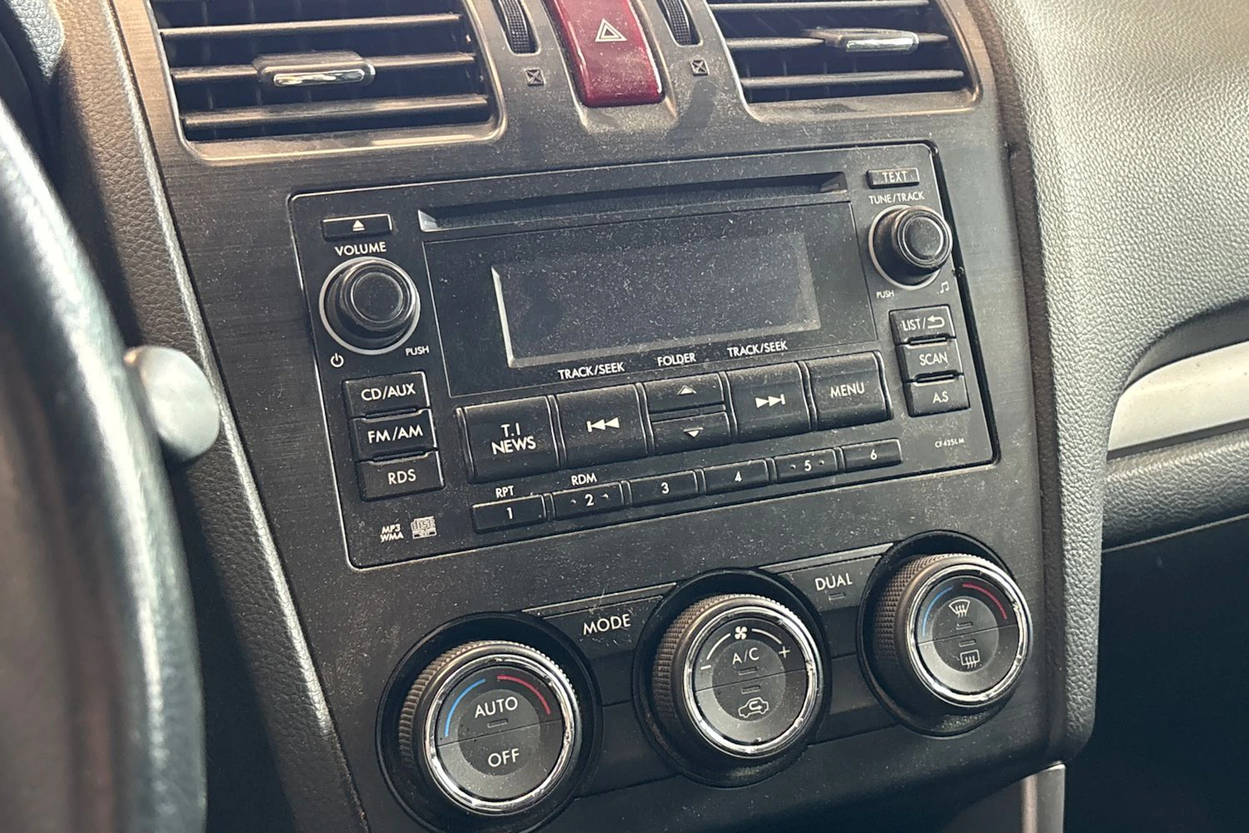 Musta Subaru Forester 2013 kuva 7.