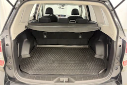 musta Subaru Forester 2013 kuva 11.