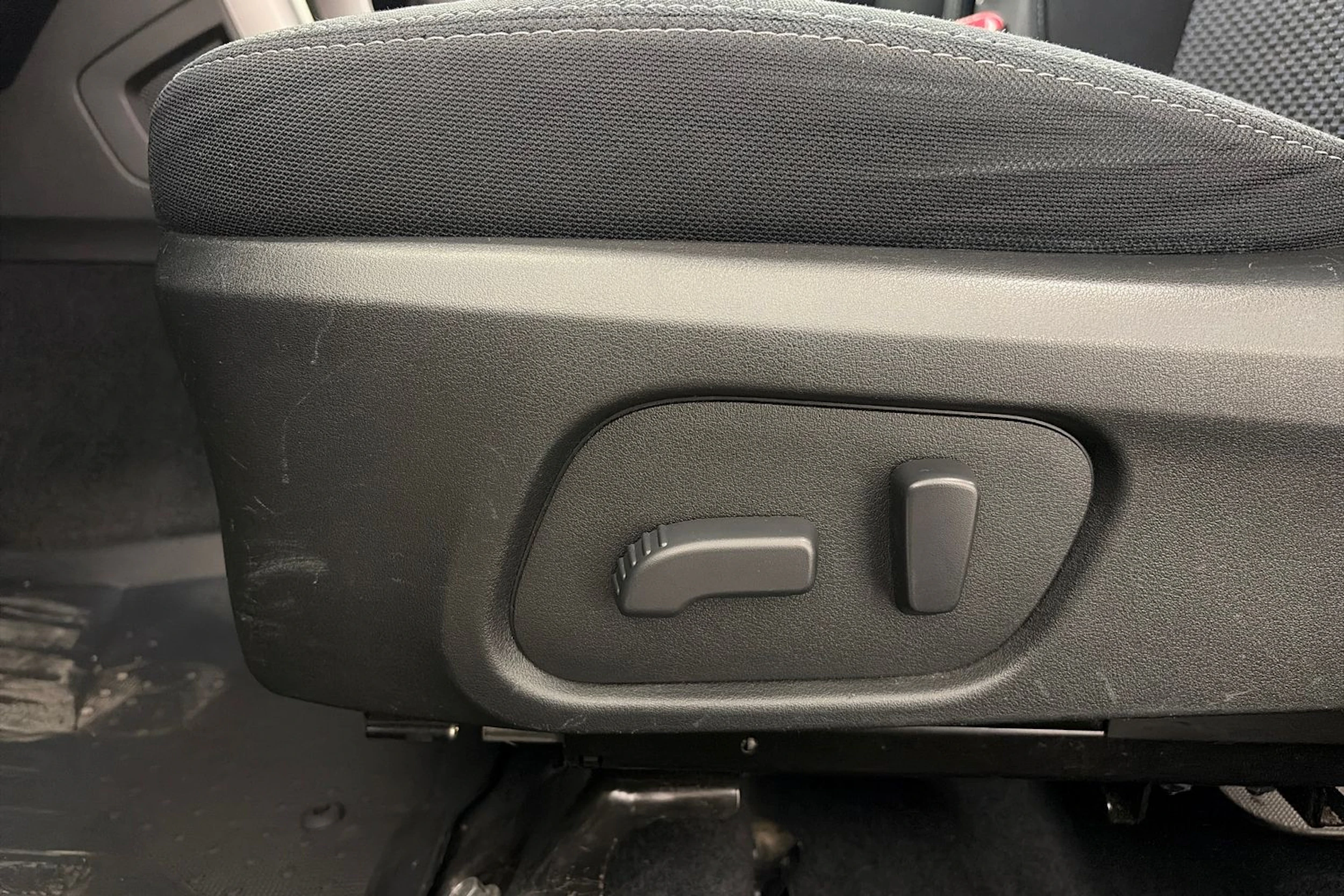 musta Subaru Forester 2013 kuva 13.