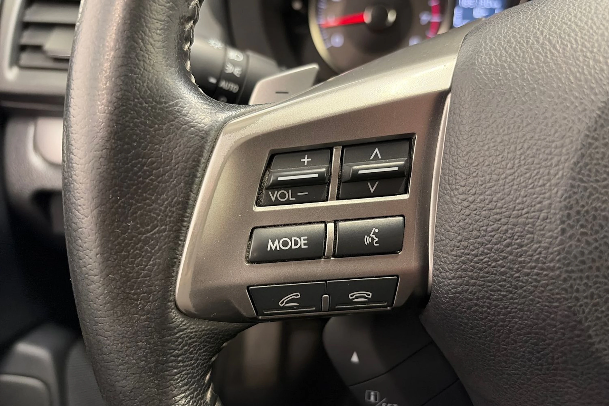 musta Subaru Forester 2013 kuva 15.